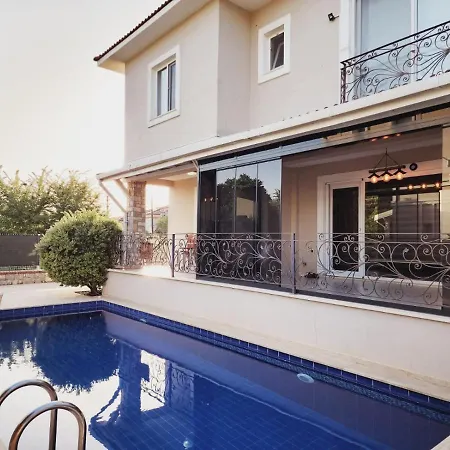 Luxury Oz Villa