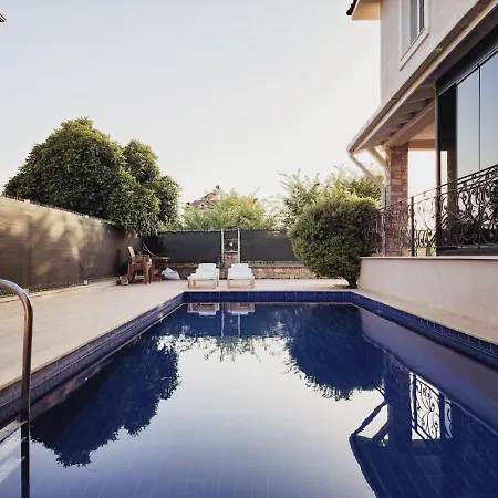 Luxury Oz Villa